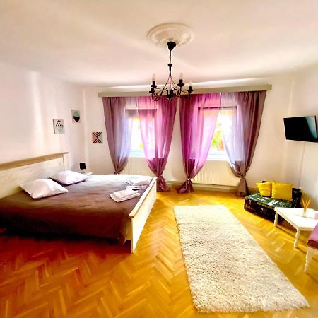 Vinyl'S Place Brasov Exterior photo